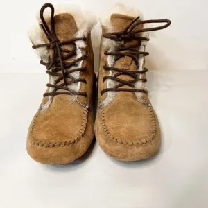 UGG Chickaree Boots Chestnut Brown Suede Lined Womens Short Moccassin Size US 6