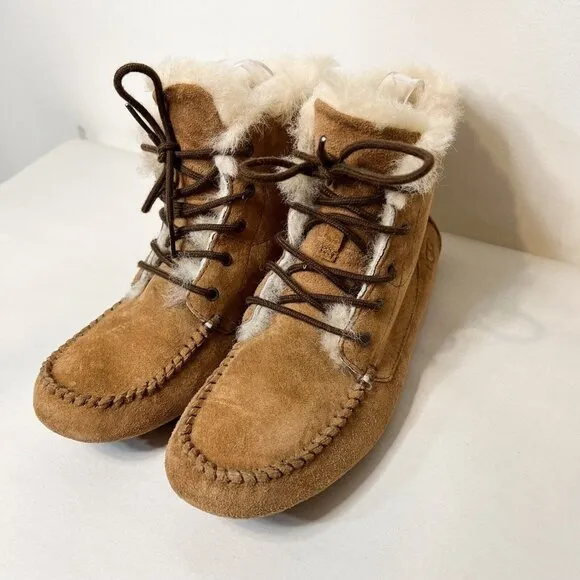 UGG Chickaree Boots Chestnut Brown Suede Lined Womens Short Moccassin Size US 6