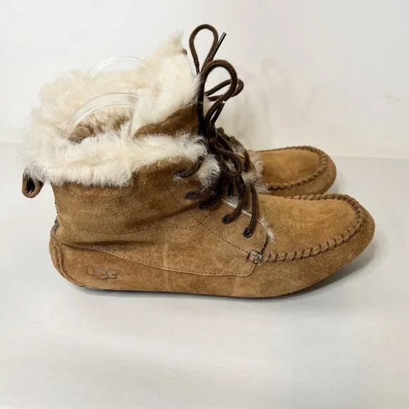 UGG Chickaree Boots Chestnut Brown Suede Lined Womens Short Moccassin Size US 6