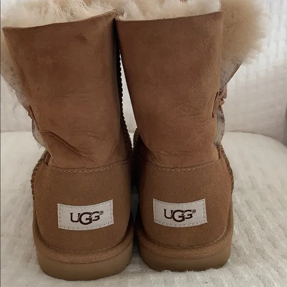 UGG Classic Bailey Button II Boot Chestnut Suede