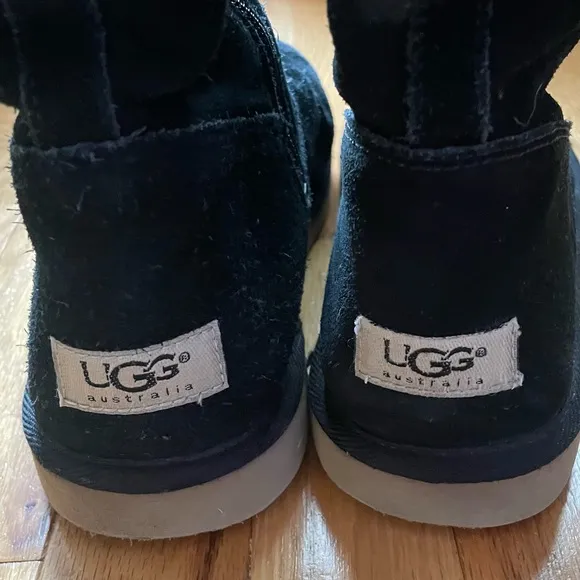 UGG Classic Black Suede Boots Zipper Tan Sheepskin Women's 8
