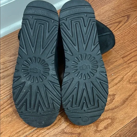 UGG Classic Boots Size 10 like new