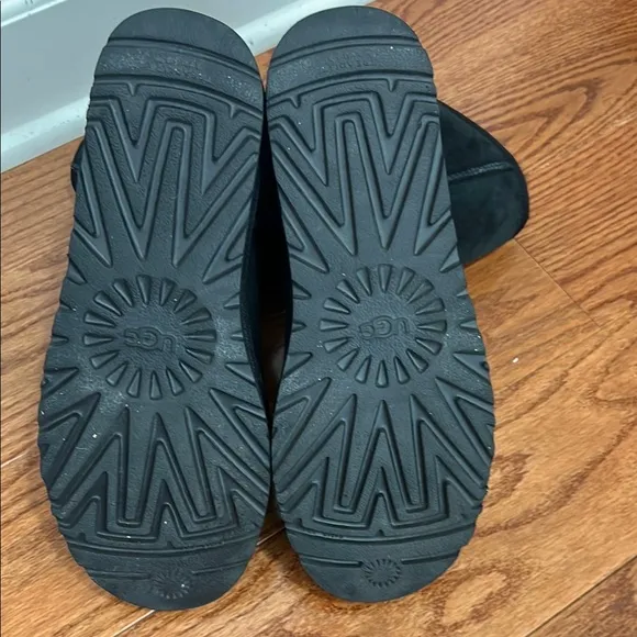 UGG Classic Boots Size 10 like new