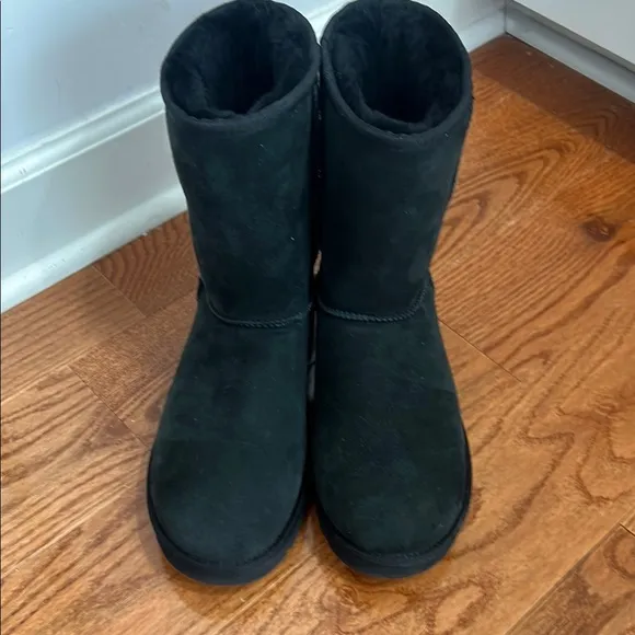 UGG Classic Boots Size 10 like new
