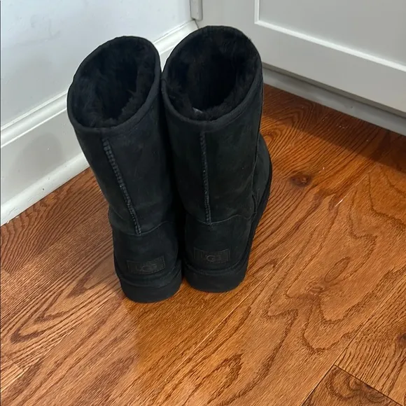 UGG Classic Boots Size 10 like new