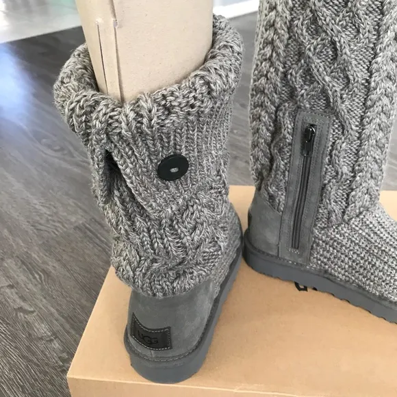 UGG CLASSIC CARDI  CABLED knit BOOTS