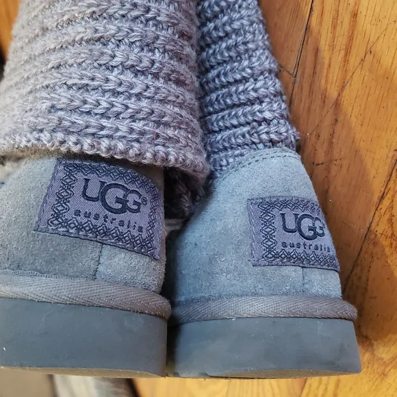 Ugg Classic Cardy Boots Size 2 🐺
