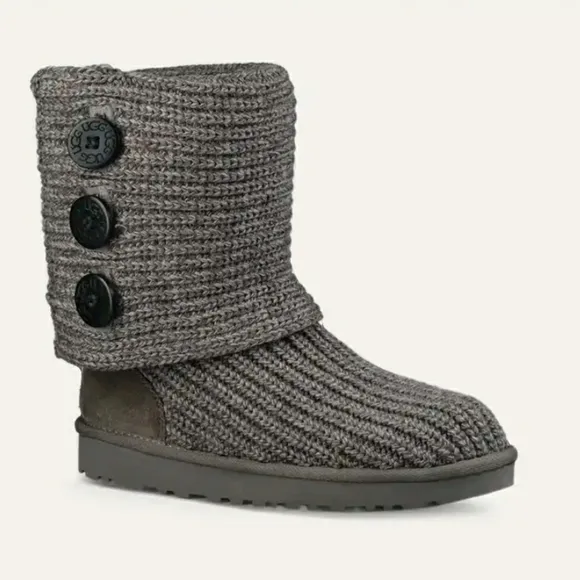 Ugg Classic Cardy Boots Size 2 🐺