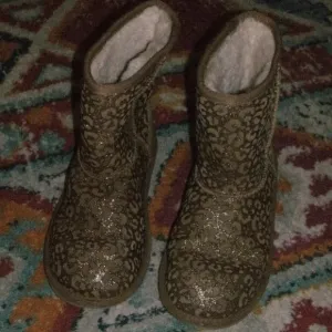 UGG Classic Chestnut Brown Glitter Leopard Print Boots 1112388K girls size 5