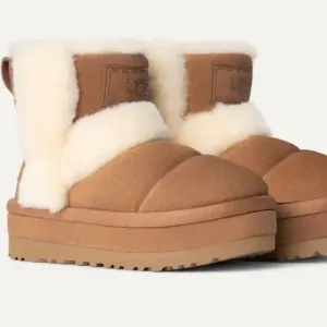 UGG Classic Chillapeak Boots Size 7