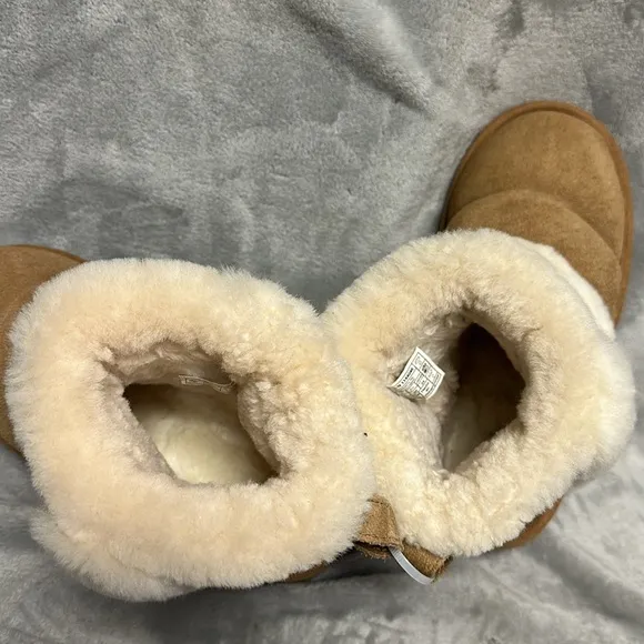 UGG Classic Chillapeak Boots Size 7