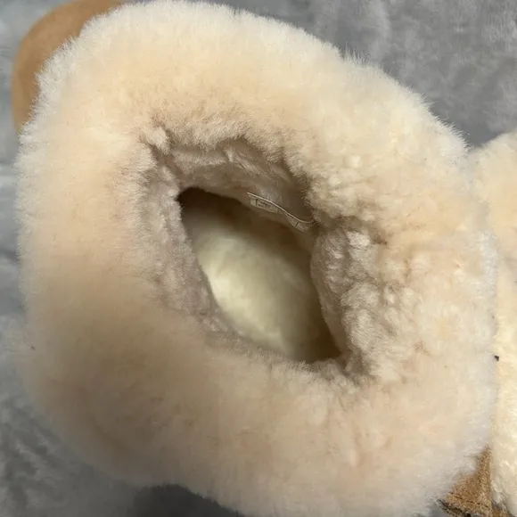 UGG Classic Chillapeak Boots Size 7