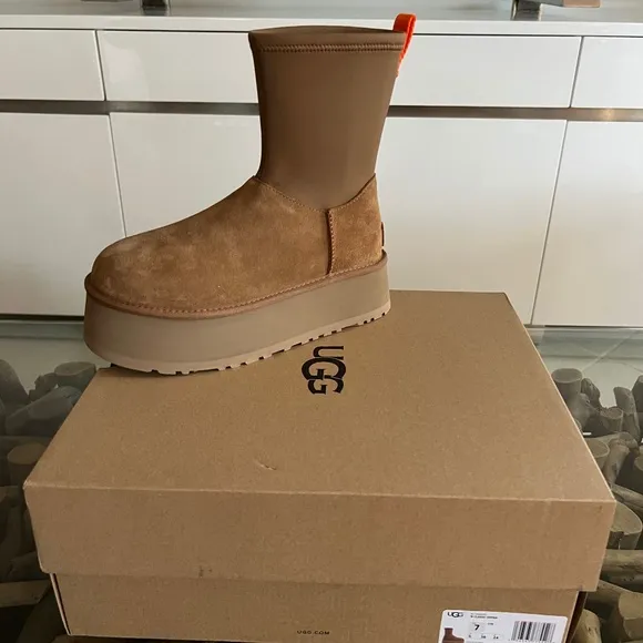 UGG CLASSIC DIPPER Chestnut Suede Sock Platform Booties