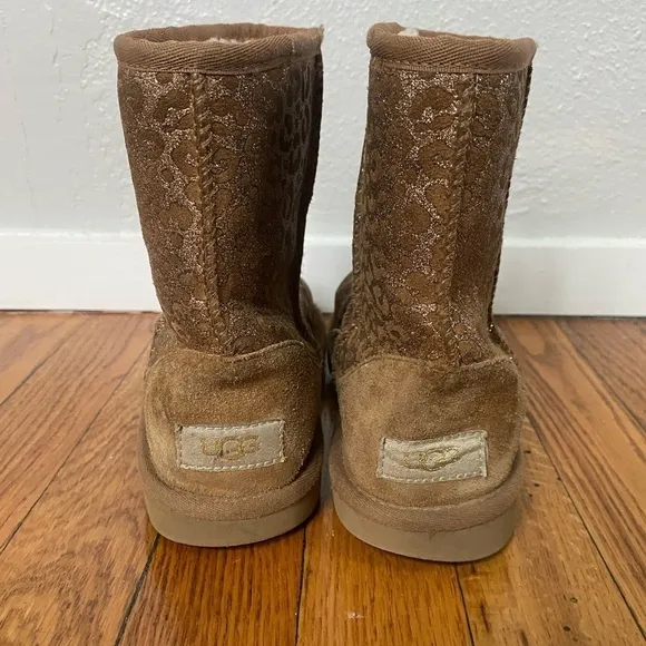 UGG Classic Girls Glitter Leopard Print Boots in Chestnut Size 3