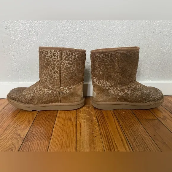 UGG Classic Girls Glitter Leopard Print Boots in Chestnut Size 3
