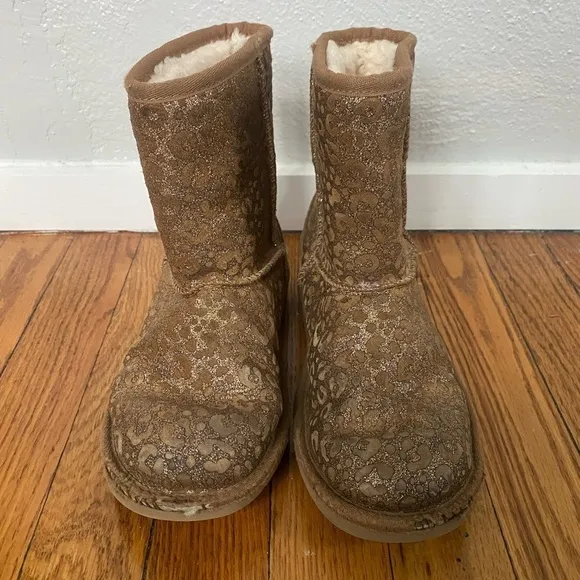 UGG Classic Girls Glitter Leopard Print Boots in Chestnut Size 3
