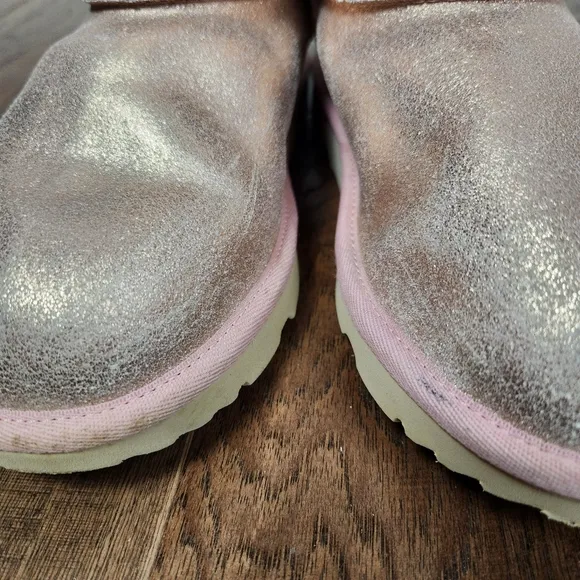 UGG Classic II Metallic Pink kid's boots