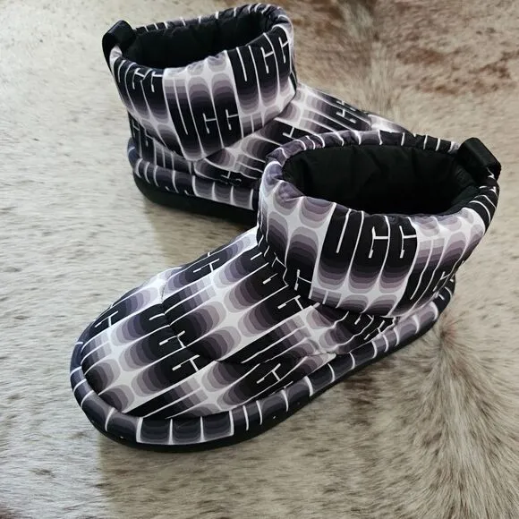 UGG Classic Maxi Wavelength Mini Women's Boots Black/White Logo Size 7 NEW