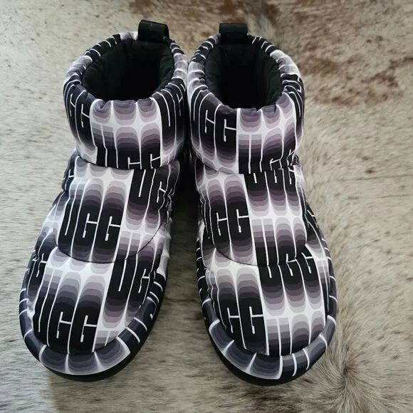 UGG Classic Maxi Wavelength Mini Women's Boots Black/White Logo Size 7 NEW