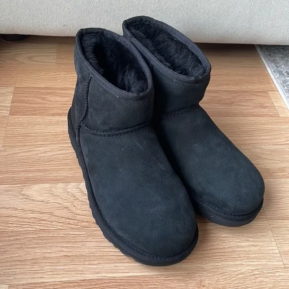 Ugg Classic Mini Ankle Boots size 7