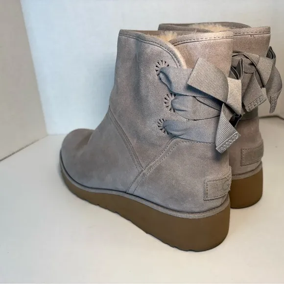 UGG CLASSIC MINI DREW SUNSHINE PERF SEAL BOW ANKLE BOOT