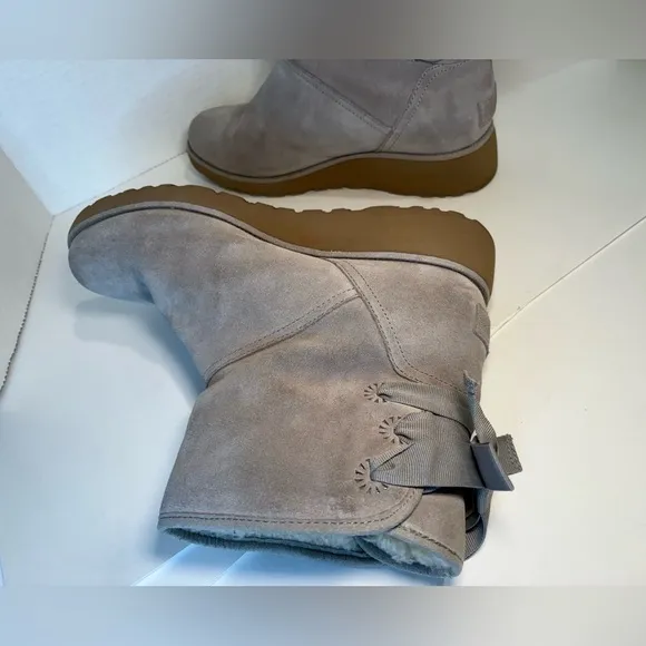 UGG CLASSIC MINI DREW SUNSHINE PERF SEAL BOW ANKLE BOOT