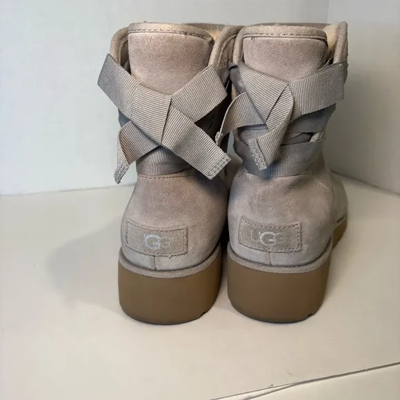 UGG CLASSIC MINI DREW SUNSHINE PERF SEAL BOW ANKLE BOOT