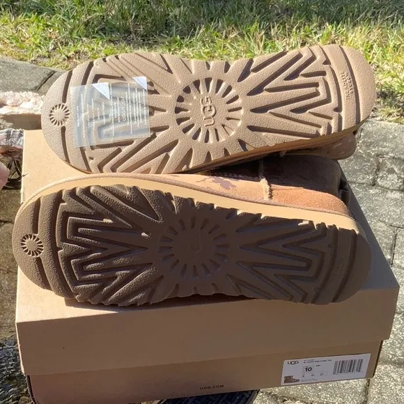 UGG CLASSIC MINI FLORAL FOIL, SIZE 10, NEW IN BOX