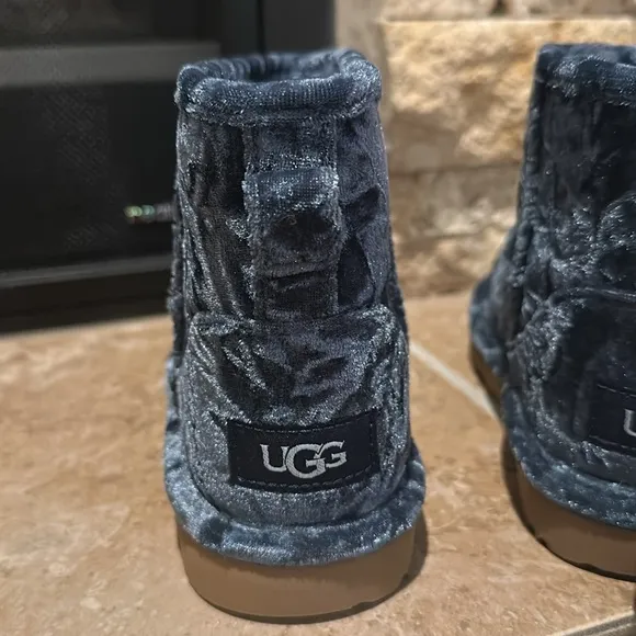 UGG Classic Mini II Crushed Velvet Boots little girl size 13