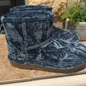 UGG Classic Mini II Crushed Velvet Boots little girl size 13