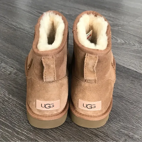 UGG CLASSIC MINI ll suede boots