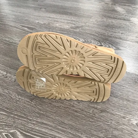UGG CLASSIC MINI ll suede boots
