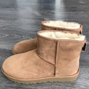 UGG CLASSIC MINI ll suede boots