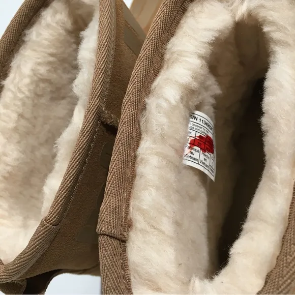 UGG CLASSIC MINI SCATTER GRAPHIC BOOTS -CHESTNUT SUEDE -KIDS US 5 -NEW