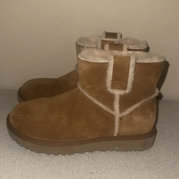UGG Classic Mini Spill Seam Suede Boots‎ in Chestnut Size 8