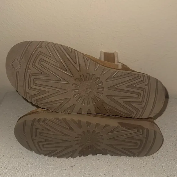 UGG Classic Mini Spill Seam Suede Boots‎ in Chestnut Size 8