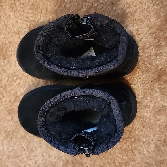 UGG Classic Mini zipper Tape Logo Boots