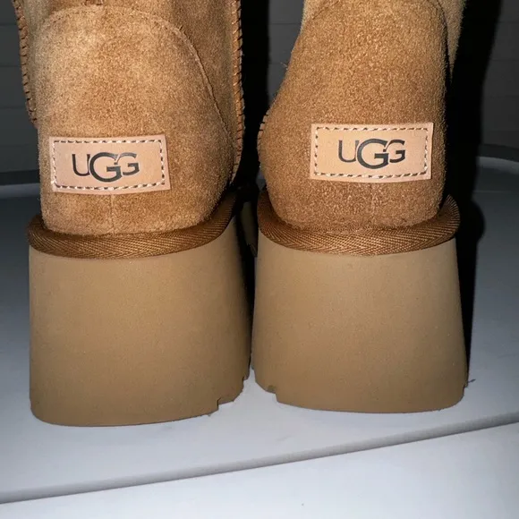 UGG Classic New Heights Chestnut Cuffable boots 9US
