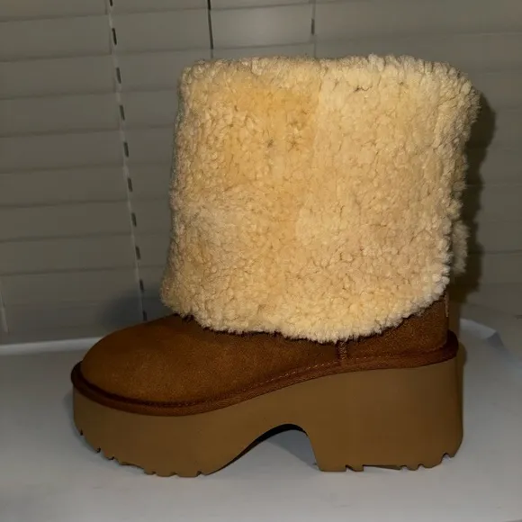 UGG Classic New Heights Chestnut Cuffable boots 9US
