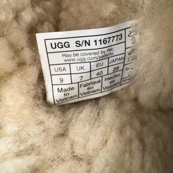 UGG Classic New Heights Chestnut Cuffable boots 9US