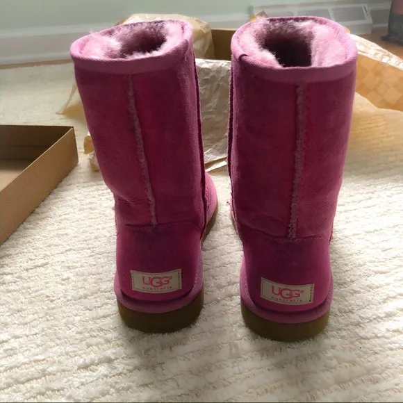 UGG Classic Short boots in fuschia