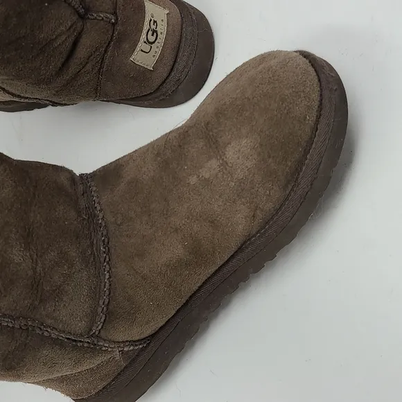 UGG Classic Short Brown Boots Girls Size 4