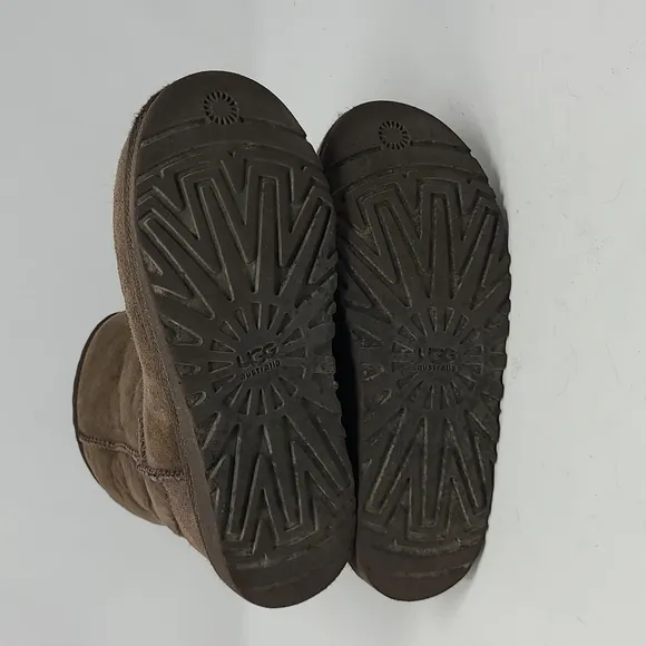 UGG Classic Short Brown Boots Girls Size 4