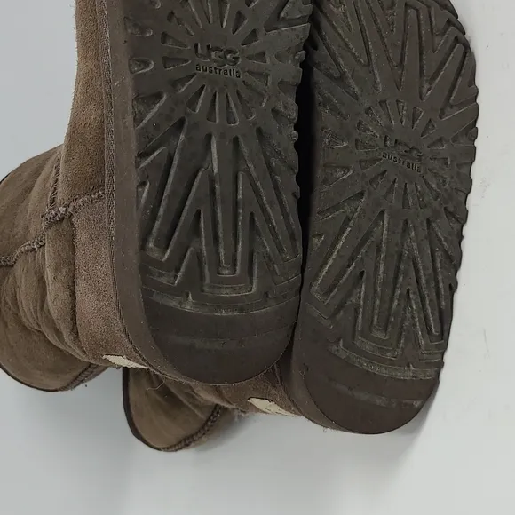 UGG Classic Short Brown Boots Girls Size 4
