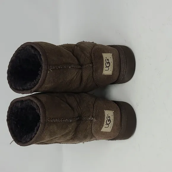 UGG Classic Short Brown Boots Girls Size 4