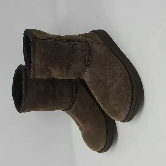 UGG Classic Short Brown Boots Girls Size 4