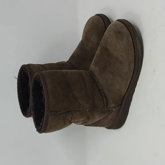 UGG Classic Short Brown Boots Girls Size 4