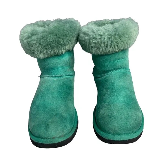 UGG CLASSIC SHORT II Green Mid-Calf Sheepskin Boots 1057780 size 7