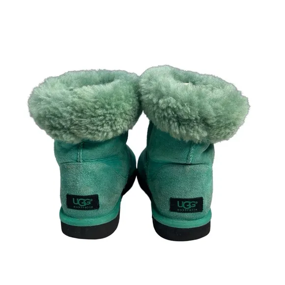UGG CLASSIC SHORT II Green Mid-Calf Sheepskin Boots 1057780 size 7