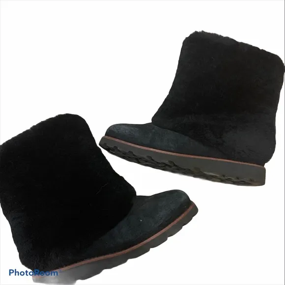 UGG Classic Short II Sherpa Cuff- Black